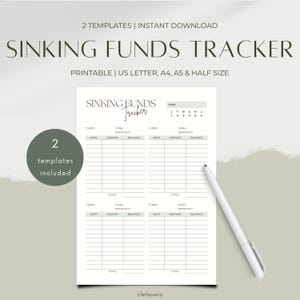 Pode incluir: Um rastreador de fundos de amortização imprimível com o texto "SINKING FUNDS TRACKER" e "2 modelos incluídos". O design inclui espaços para fundo, data, meta, valor e saldo. Uma caneta repousa na página.