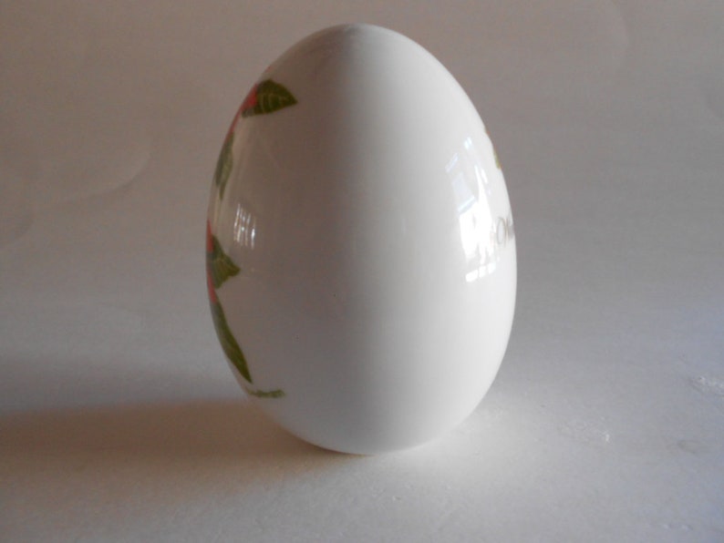Avon Egg Egg Figurine Vintage 1987 Porcelain Egg Poinsettia Egg E Hoffmann Winters Treasure White Egg Red White Flowers Home Decor Christmas
