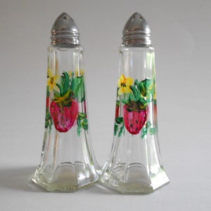 Strawberries Salt Pepper Shakers Spices Jars Hand Painted Shakers Painted Strawberries Clear Glass Shakers Tall Size Strawberries Kitchen