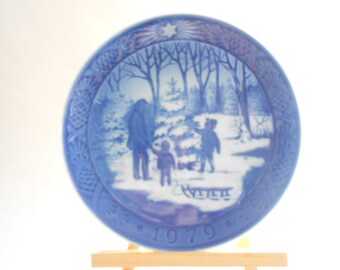 Royal Copenhagen Christmas Plate, 1979 "Choosing the Christmas Tree" Vintage Decor
