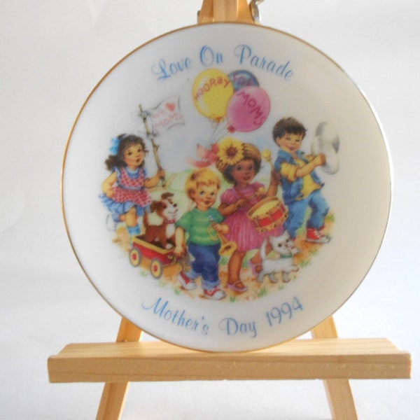 Avon Plate Mothers Day Plate Vintage 1994 Love On Parade Children Marching Hooray For Mom 5" Plate Porcelain