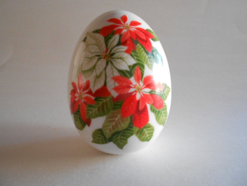 Avon Egg Egg Figurine Vintage 1987 Porcelain Egg Poinsettia Egg E Hoffmann Winters Treasure White Egg Red White Flowers Home Decor Christmas
