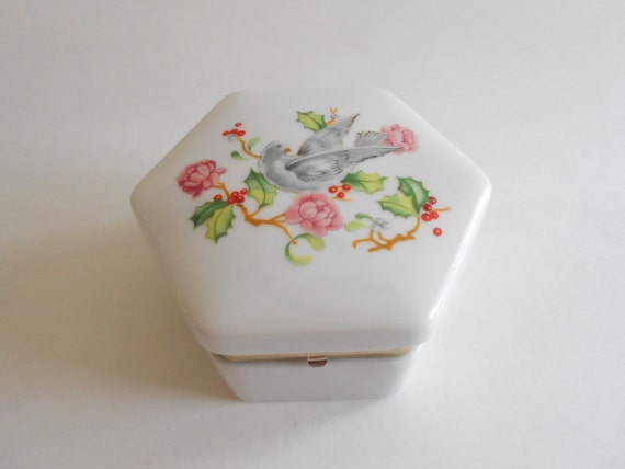 Avon Trinket Dish Vintage 1983 Dove Pink Flowers … - image 2