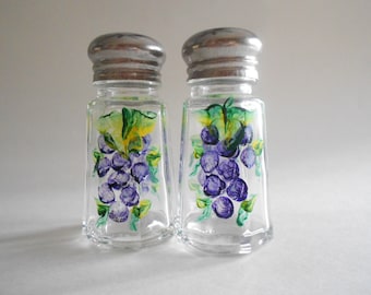 Purple Grapes Salt Pepper Shakers Spices Shakers Hand Painted Shakers Clear Glass Shakers Small Size Grapes Kitchen