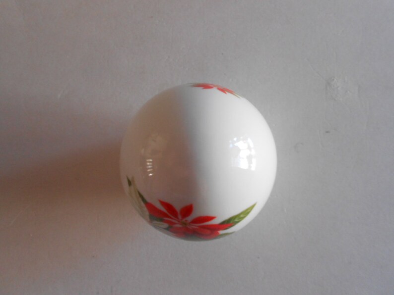 Avon Egg Egg Figurine Vintage 1987 Porcelain Egg Poinsettia Egg E Hoffmann Winters Treasure White Egg Red White Flowers Home Decor Christmas