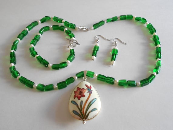 Green Glass Bead Jewelry Set:  Cloisonne Flower Pendant Necklace, Bracelet, Earrings