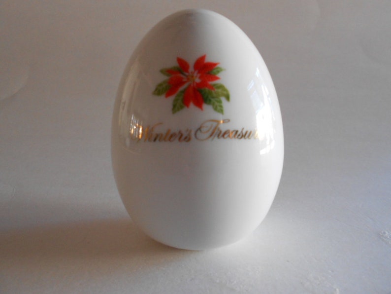 Avon Egg Egg Figurine Vintage 1987 Porcelain Egg Poinsettia Egg E Hoffmann Winters Treasure White Egg Red White Flowers Home Decor Christmas
