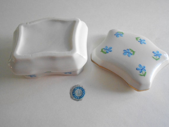 White Trinket Dish Vintage Jewelry Box Blue Flowe… - image 4