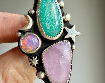 Anillo de plata de ley con kunzita facetada, amazonita y pequeño ópalo de cristal checo vintage, talla 7/7.25.
