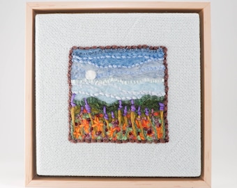 Paisaje de arte textil de técnica mixta, flores silvestres al amanecer (9x9) Alfombra con gancho, perforadora y fieltro con aguja