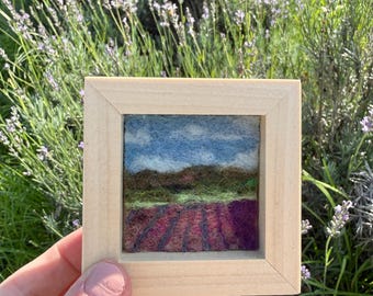 Mini cuadro de paisaje en lana, arte en fibra de fieltro con aguja, campos de lavanda n.° 4 (marco cuadrado de madera de 7,6 cm).