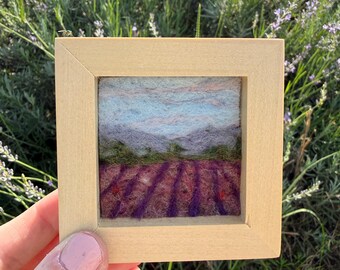 Mini cuadro de paisaje en lana, arte en fibra de fieltro con aguja, campos de lavanda n.° 2 (marco cuadrado de madera de 7,6 cm).