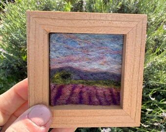 Mini cuadro de paisaje en lana, arte en fibra de fieltro con aguja, campos de lavanda n.° 3 (marco cuadrado de madera de 7,6 cm).