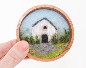 Mini cuadro de paisaje de lana, arte en fibra de fieltro con aguja, granero blanco (marco de madera de 7,6 cm)