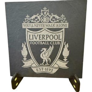 Individuelle Fußball-Schiefer-Untersetzer - Perfektes Geschenk für Sportfans & Spieltagspartys - Bestelle noch heute deine Untersetzer und erhalte das perfekte Fußball-Geschenk!