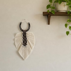 Macrame Feather On Horseshoe | Pack Of One |