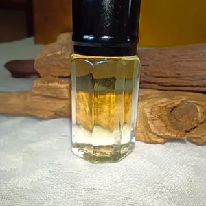 2.5g A+ Wild Kupang, NTT, Sandalwood OIl 50++ Years Tree Distill In 2018.