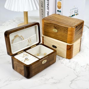 Geburtstagsgeschenk Benutzerdefinierte Vintage Schmuckschatulle Spieluhr Personalisierte Hochzeit Gravierte Hölzerne Jahrestag Geschenke Schmuckschatulle Geschenk für Ihre Mädchen