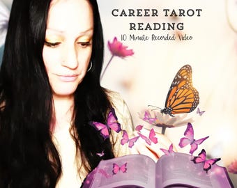 Może przedstawiać: Grafika cyfrowa z tekstem CAREER TAROT READING 10 Minute Recorded Video. Otwarta książka z fioletowymi stronami jest otoczona kilkoma różowymi i pomarańczowymi motylami, z osobą o długich ciemnych włosach w tle.