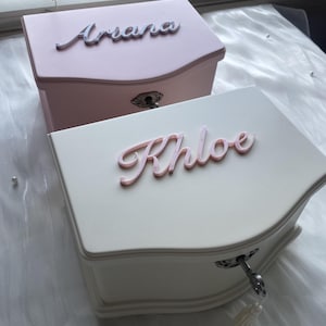 Joyero personalizado para bebé / Regalo infantil con nombre personalizado / Almacenamiento de joyas de lujo / Regalo para niños pequeños / Caja de madera a medida