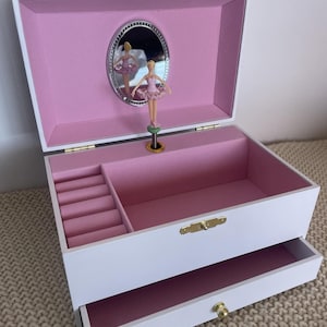 Joyero musical personalizado con bailarina – Regalo con nombre personalizado para niñas – Caja de música rosa con bailarina giratoria – Almacenamiento de recuerdos – Para niños y bebés