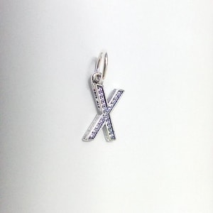 Charm colgante inicial con letra x en plata esterlina pandora