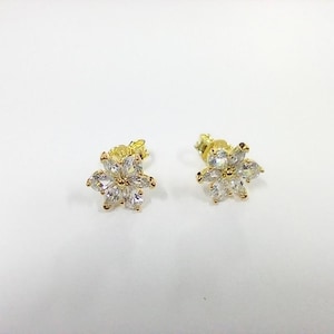 pandora sparkling herbarium cluster gold stud earrings