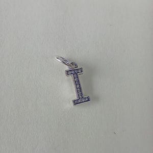 Charm colgante inicial con letra i en plata esterlina pandora