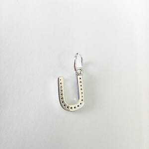Charm colgante inicial con letra u en plata esterlina pandora