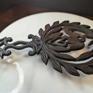 Vintage Cast iron trivet JZH 1949 #4 Eagle In Laurel Leaf with heart &lt;3