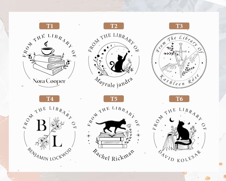 Peut inclure: Six tampons de biblioth&egrave;que circulaires avec diff&eacute;rents motifs. Chaque tampon porte l'inscription "FROM THE LIBRARY OF" et un nom personnalis&eacute;. Les motifs comprennent un chat, des livres, une &eacute;p&eacute;e et des &eacute;l&eacute;ments floraux. Les tampons sont en noir et blanc.
