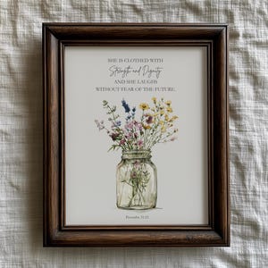 Puede incluir: Un letrero de madera rústica con el texto "Welcome to our home" en un estilo manuscrito. El letrero presenta un acabado envejecido y un diseño simple y acogedor, ideal para la decoración de la entrada.