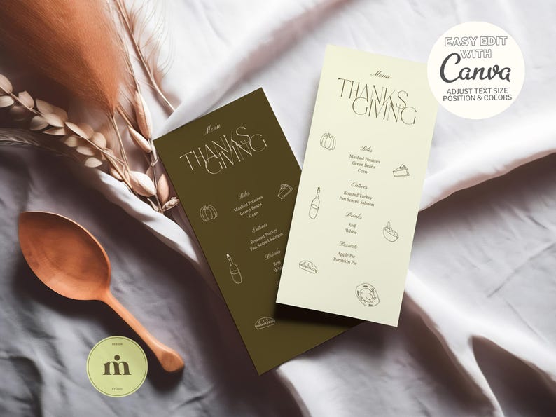 K&ouml;nnte beinhalten: Zwei druckbare Thanksgiving-Men&uuml;vorlagen. Eine ist braun mit goldfarbenem Text und die andere ist cremefarben mit schwarzem Text. Beide Men&uuml;s zeigen eine Thanksgiving-Speisekarte mit ein paar einfachen Illustrationen.