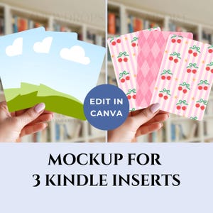 以下が含まれることがあります： 3つのKindleインサートのモックアップ。画像には、さまざまなデザインの3枚のカードが表示されています。1枚のカードは空と風景のデザインで、他の2枚はチェリーとアーガイルのパターンです。「EDIT IN CANVA」というテキストが入った青い円も表示されています。