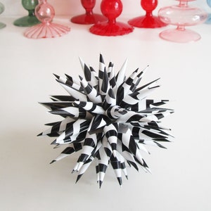 Black and White Ornament Modern Paper Star Decoration Holiday Home Decoration Christmas Tree Trimming - Black and White Stripe