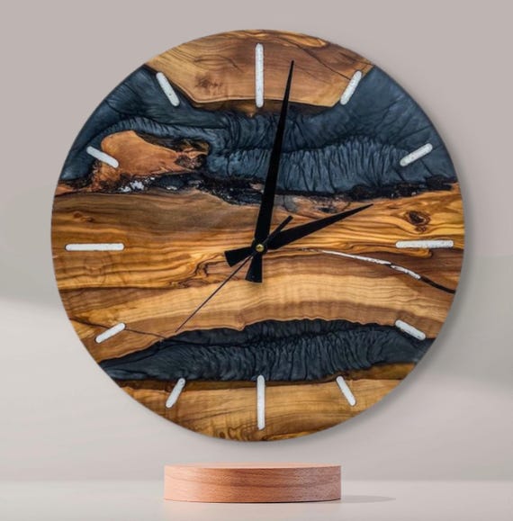 Custom Wood and Resin Wall Clock: Personalized Epoxy Art Timepiece