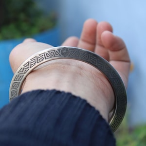 Bracciale Kada in titanio inciso - Finitura opaca Sikh Kara - 7 mm
