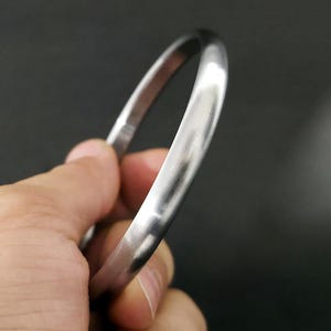 Jointless Sarbloh Sikh Kada – Simple Design | Oval Shape | 7mm Thickness