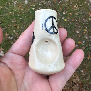 Handmade Ceramic Pipe/handmade pipe with peace sign