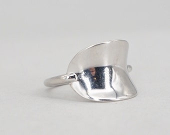 size 8 1/2 modern sterling silver smooth ring
