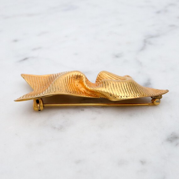 Retro Mignon Faget gold plated twisted ribbon bro… - image 4