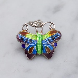 Chiński srebrny wisiorek motyl z emalią cloisonne, dwustronny
