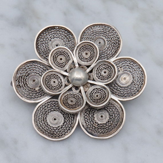 Vintage fine silver filigree flower brooch