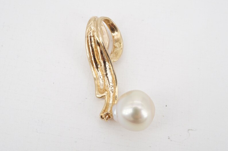 ww vintage 14k gold cultured pearl and diamond pendant