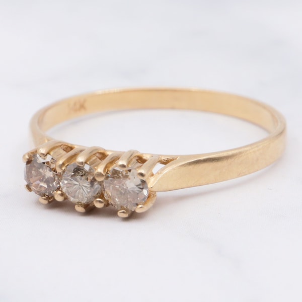 Vintage 14k yellow gold and diamond ring, sz 7