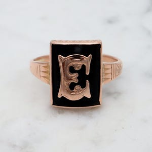 Anillo de sello victoriano antiguo de oro de 9 quilates con ónix y "E", talla 7