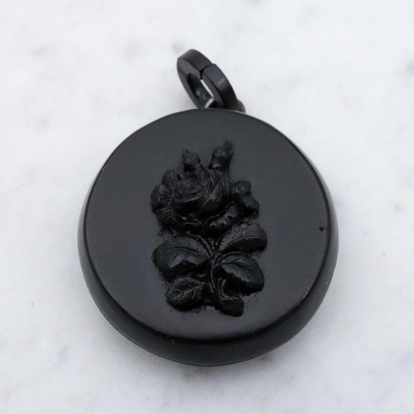 Victorian gutta percha flower round small locket