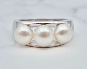 Vintage sterling 7mm cultured pearl ring, size 8