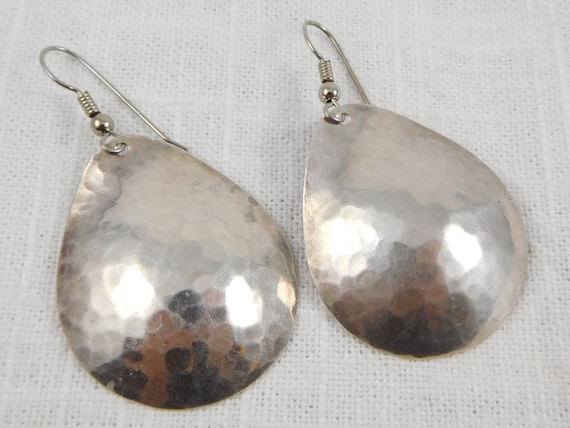 Vintage Modernist Pearce Hammered Sterling Earring