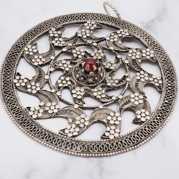 Énorme pendentif en filigrane et cornaline en argent sterling du Moyen-Orient Cannetille